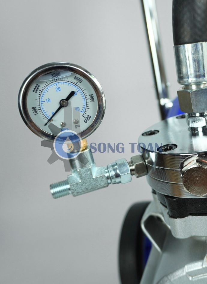 máy phun sơn nước tường nhà 